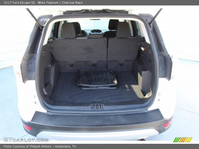 White Platinum / Charcoal Black 2017 Ford Escape SE