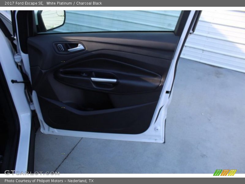 White Platinum / Charcoal Black 2017 Ford Escape SE