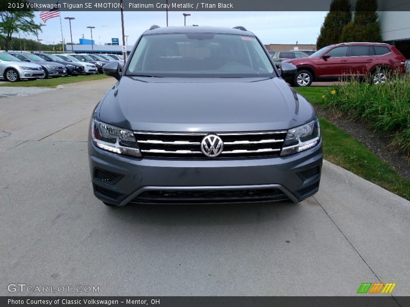 Platinum Gray Metallic / Titan Black 2019 Volkswagen Tiguan SE 4MOTION