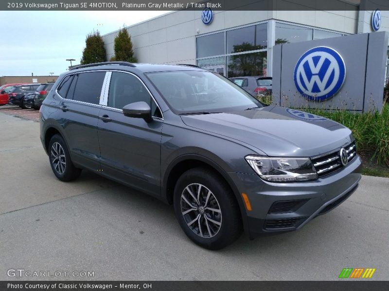 Platinum Gray Metallic / Titan Black 2019 Volkswagen Tiguan SE 4MOTION