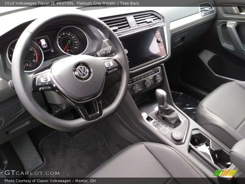 Platinum Gray Metallic / Titan Black 2019 Volkswagen Tiguan SE 4MOTION