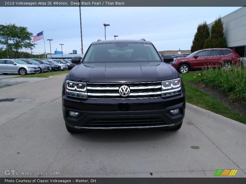 Deep Black Pearl / Titan Black 2019 Volkswagen Atlas SE 4Motion