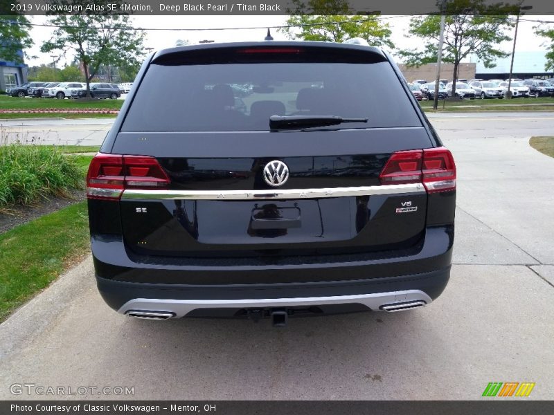 Deep Black Pearl / Titan Black 2019 Volkswagen Atlas SE 4Motion