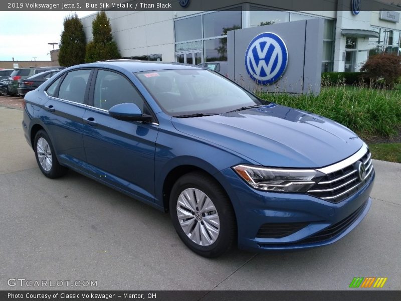 Front 3/4 View of 2019 Jetta S