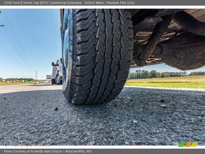 Oxford White / Medium Flint Grey 2006 Ford E Series Van E350 Commercial Extended