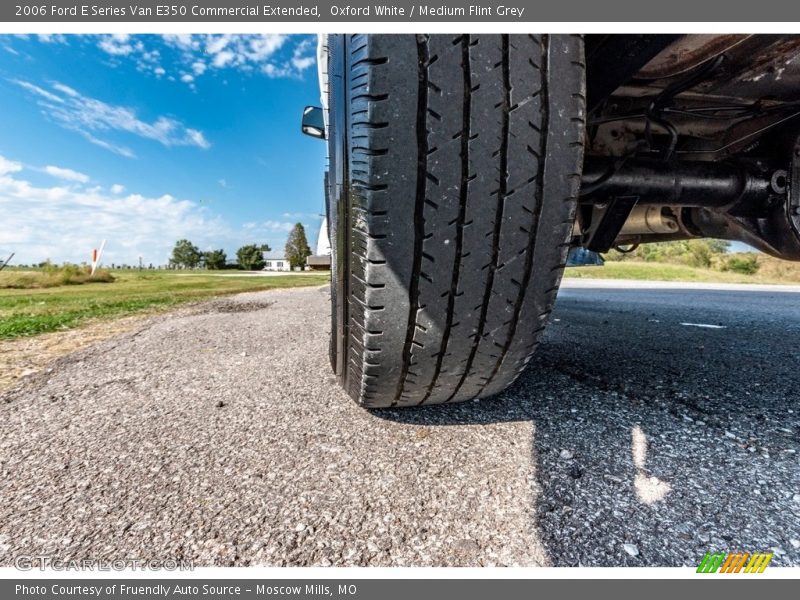 Oxford White / Medium Flint Grey 2006 Ford E Series Van E350 Commercial Extended