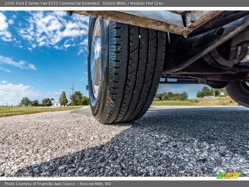 Oxford White / Medium Flint Grey 2006 Ford E Series Van E350 Commercial Extended