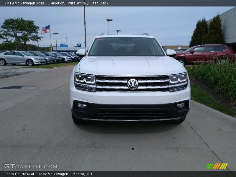 Pure White / Titan Black 2019 Volkswagen Atlas SE 4Motion