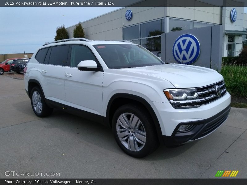 Pure White / Titan Black 2019 Volkswagen Atlas SE 4Motion