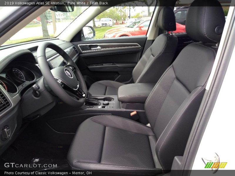 Pure White / Titan Black 2019 Volkswagen Atlas SE 4Motion