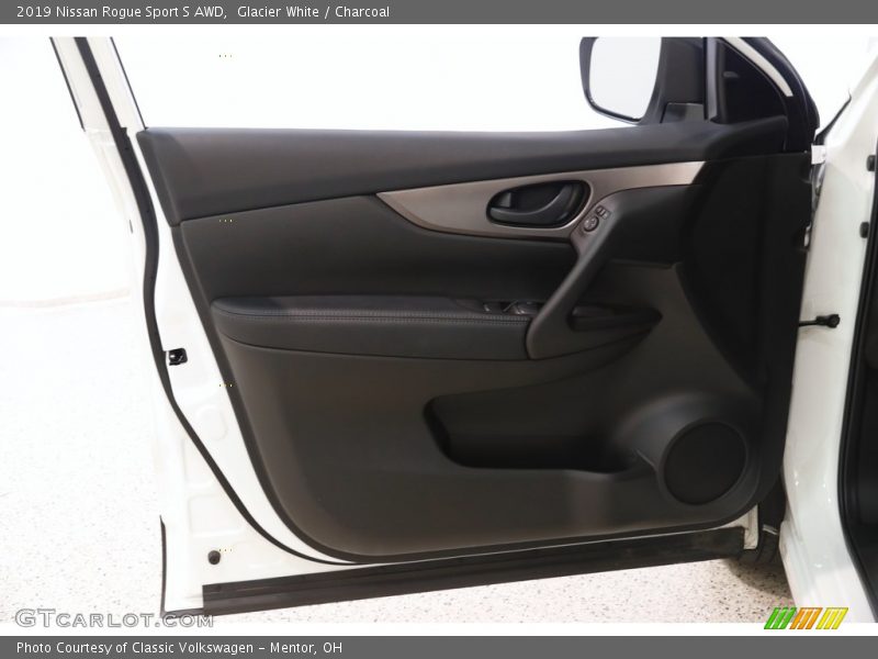 Glacier White / Charcoal 2019 Nissan Rogue Sport S AWD