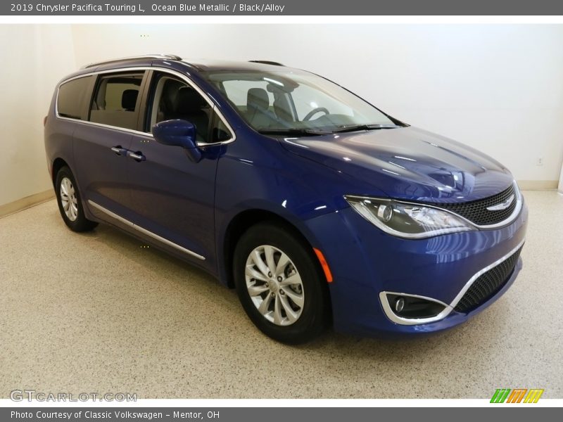 Ocean Blue Metallic / Black/Alloy 2019 Chrysler Pacifica Touring L