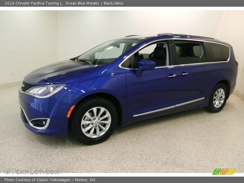 Ocean Blue Metallic / Black/Alloy 2019 Chrysler Pacifica Touring L
