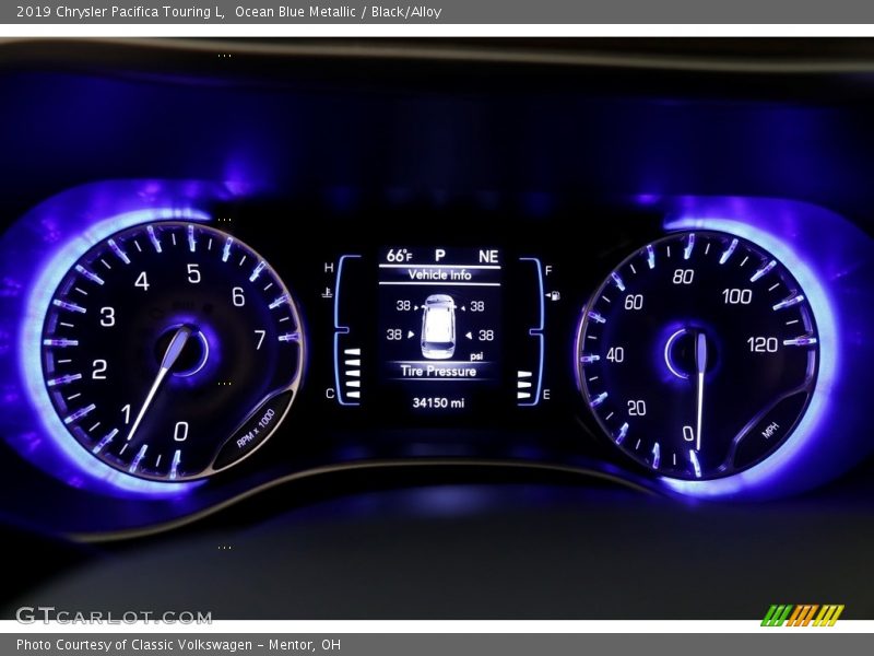 Ocean Blue Metallic / Black/Alloy 2019 Chrysler Pacifica Touring L