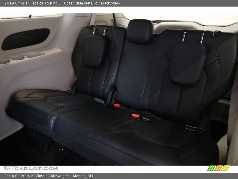 Ocean Blue Metallic / Black/Alloy 2019 Chrysler Pacifica Touring L