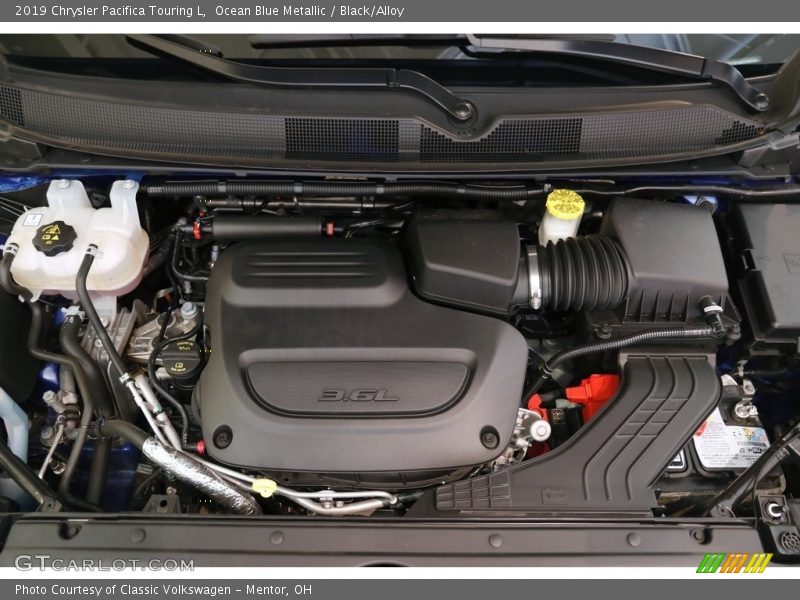 Ocean Blue Metallic / Black/Alloy 2019 Chrysler Pacifica Touring L
