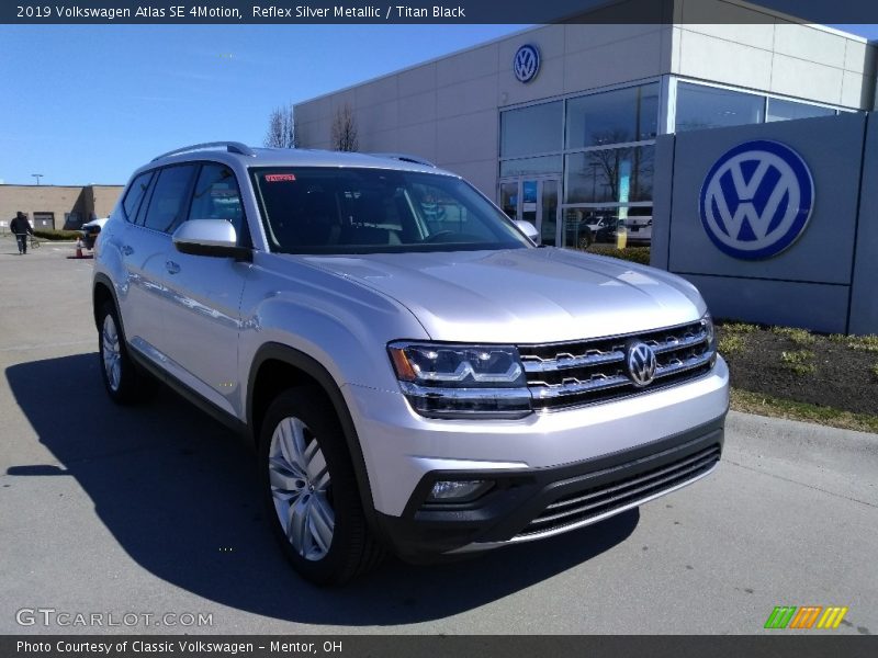Reflex Silver Metallic / Titan Black 2019 Volkswagen Atlas SE 4Motion