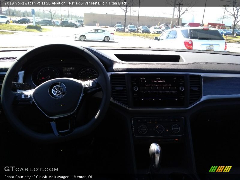 Reflex Silver Metallic / Titan Black 2019 Volkswagen Atlas SE 4Motion