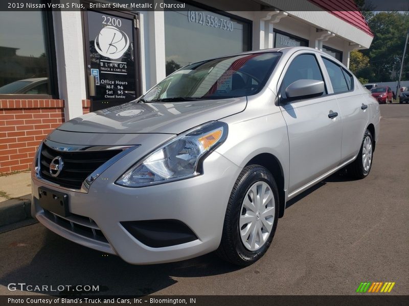 Brilliant Silver Metallic / Charcoal 2019 Nissan Versa S Plus