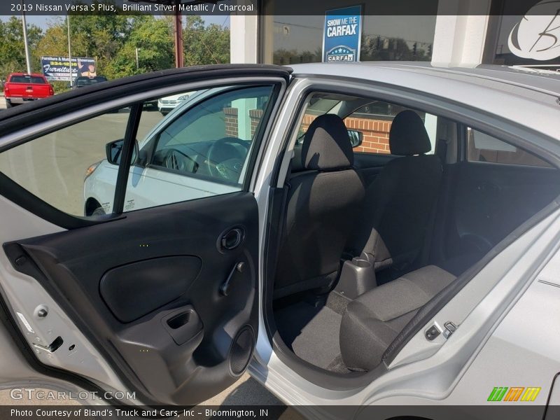 Brilliant Silver Metallic / Charcoal 2019 Nissan Versa S Plus