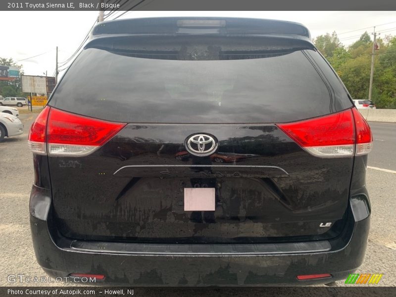 Black / Bisque 2011 Toyota Sienna LE