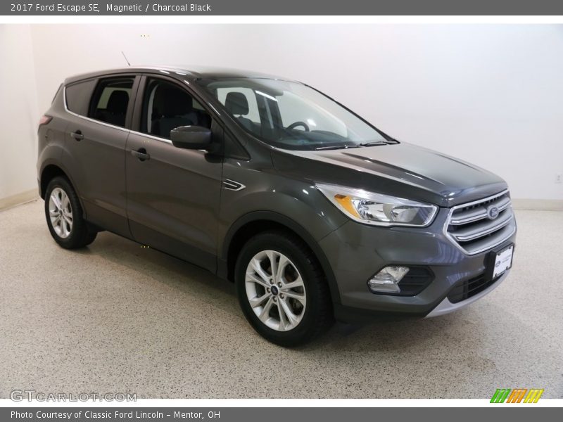Magnetic / Charcoal Black 2017 Ford Escape SE