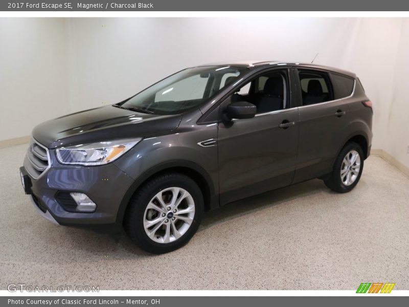 Magnetic / Charcoal Black 2017 Ford Escape SE