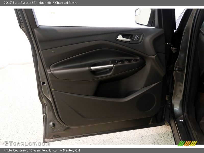 Magnetic / Charcoal Black 2017 Ford Escape SE