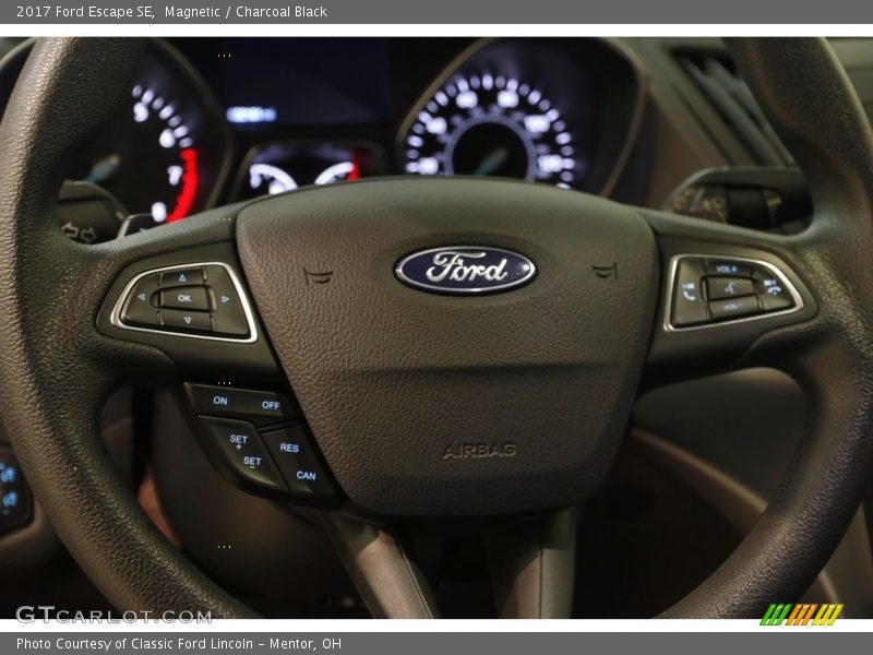Magnetic / Charcoal Black 2017 Ford Escape SE