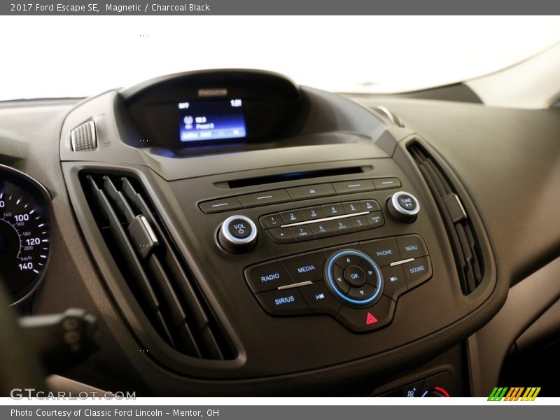 Magnetic / Charcoal Black 2017 Ford Escape SE