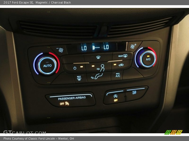 Magnetic / Charcoal Black 2017 Ford Escape SE