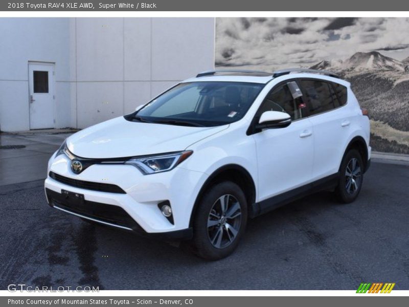 Super White / Black 2018 Toyota RAV4 XLE AWD