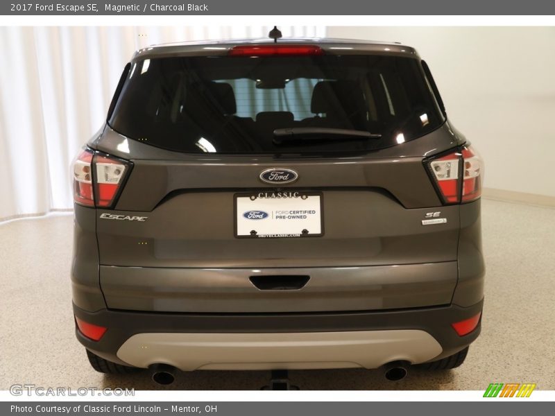 Magnetic / Charcoal Black 2017 Ford Escape SE