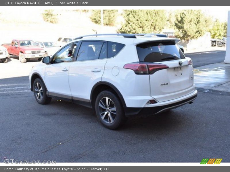 Super White / Black 2018 Toyota RAV4 XLE AWD
