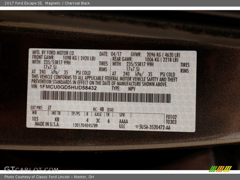 Magnetic / Charcoal Black 2017 Ford Escape SE