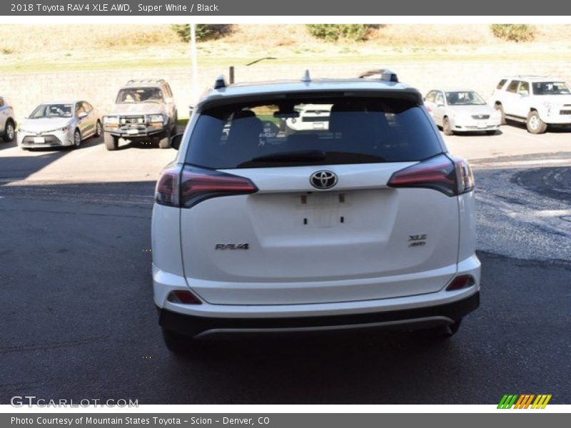 Super White / Black 2018 Toyota RAV4 XLE AWD