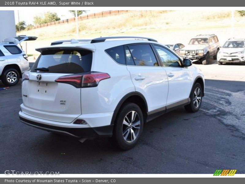 Super White / Black 2018 Toyota RAV4 XLE AWD