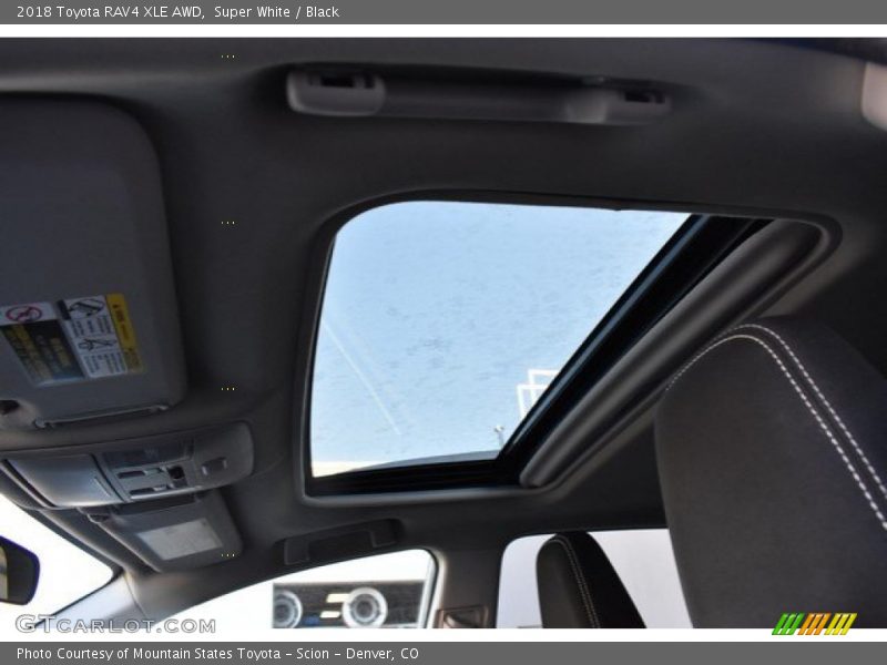 Super White / Black 2018 Toyota RAV4 XLE AWD