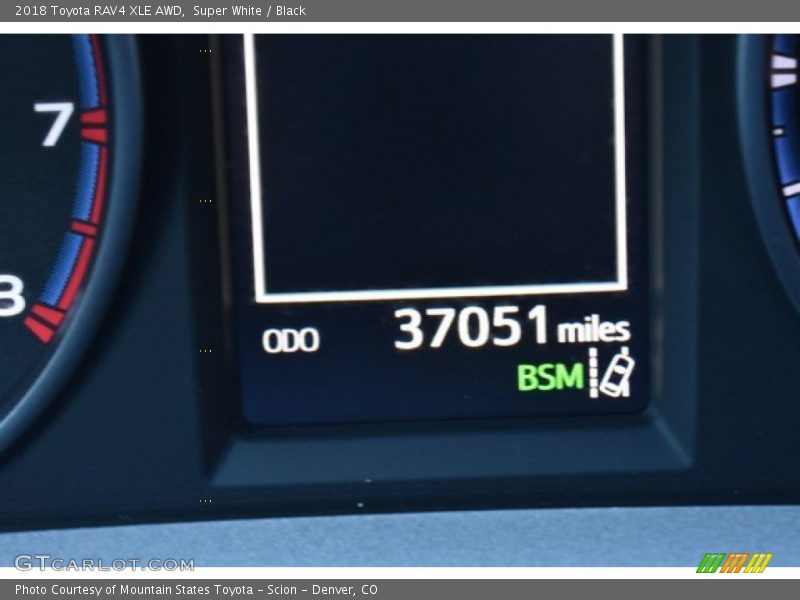 Super White / Black 2018 Toyota RAV4 XLE AWD