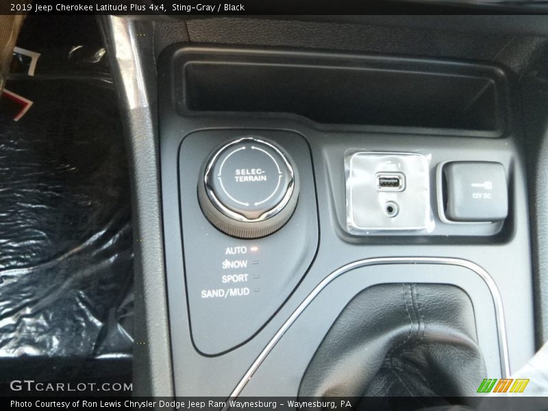 Sting-Gray / Black 2019 Jeep Cherokee Latitude Plus 4x4