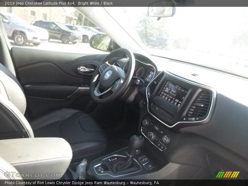 Bright White / Black 2019 Jeep Cherokee Latitude Plus 4x4