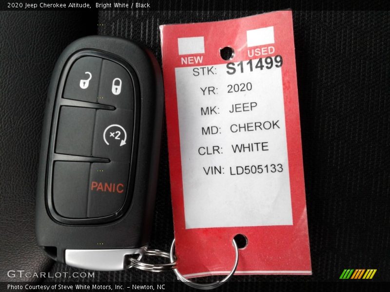 Bright White / Black 2020 Jeep Cherokee Altitude