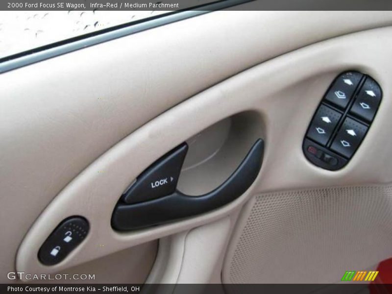 Infra-Red / Medium Parchment 2000 Ford Focus SE Wagon