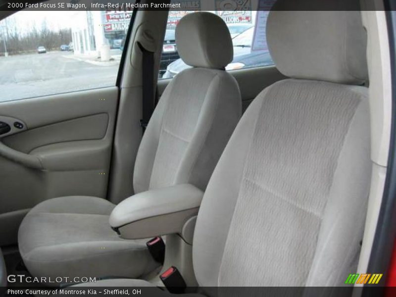 Infra-Red / Medium Parchment 2000 Ford Focus SE Wagon