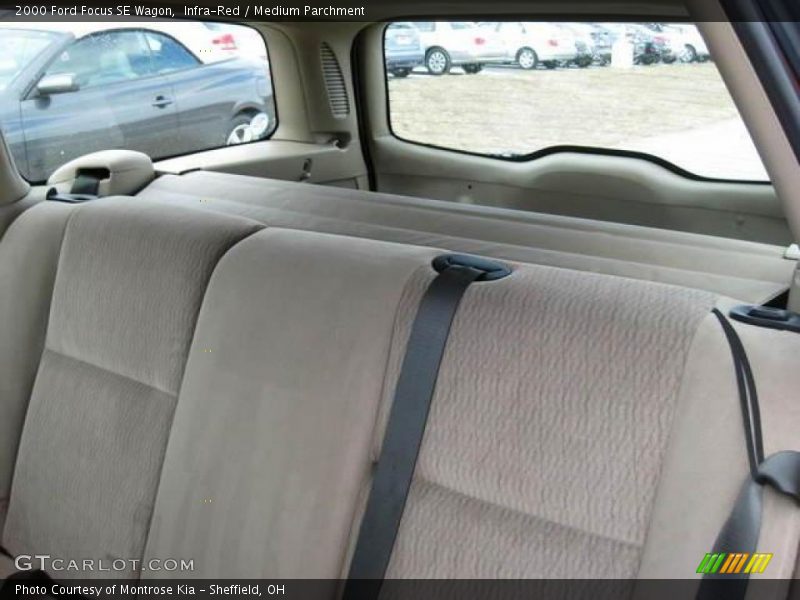 Infra-Red / Medium Parchment 2000 Ford Focus SE Wagon