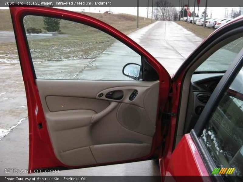 Infra-Red / Medium Parchment 2000 Ford Focus SE Wagon
