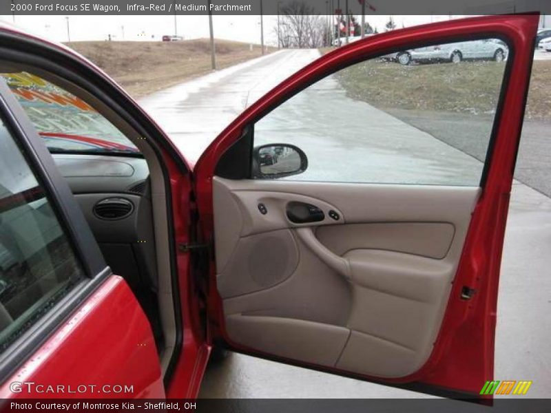 Infra-Red / Medium Parchment 2000 Ford Focus SE Wagon