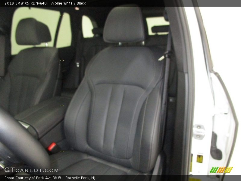 Alpine White / Black 2019 BMW X5 xDrive40i