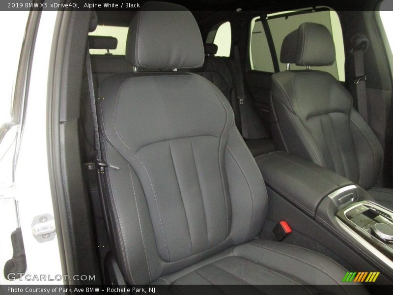 Alpine White / Black 2019 BMW X5 xDrive40i