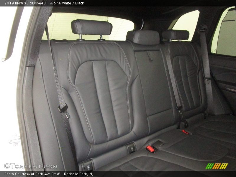 Alpine White / Black 2019 BMW X5 xDrive40i
